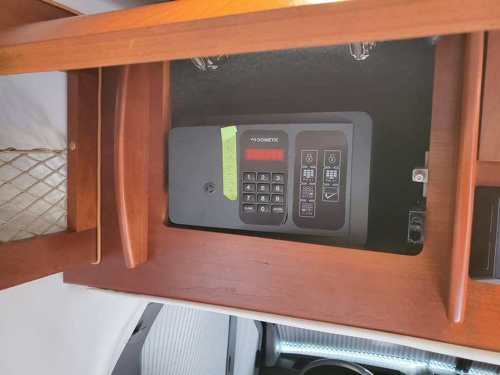 Photo 16 - 2019 Leisure Travel Class C Motorhome rental photo 18