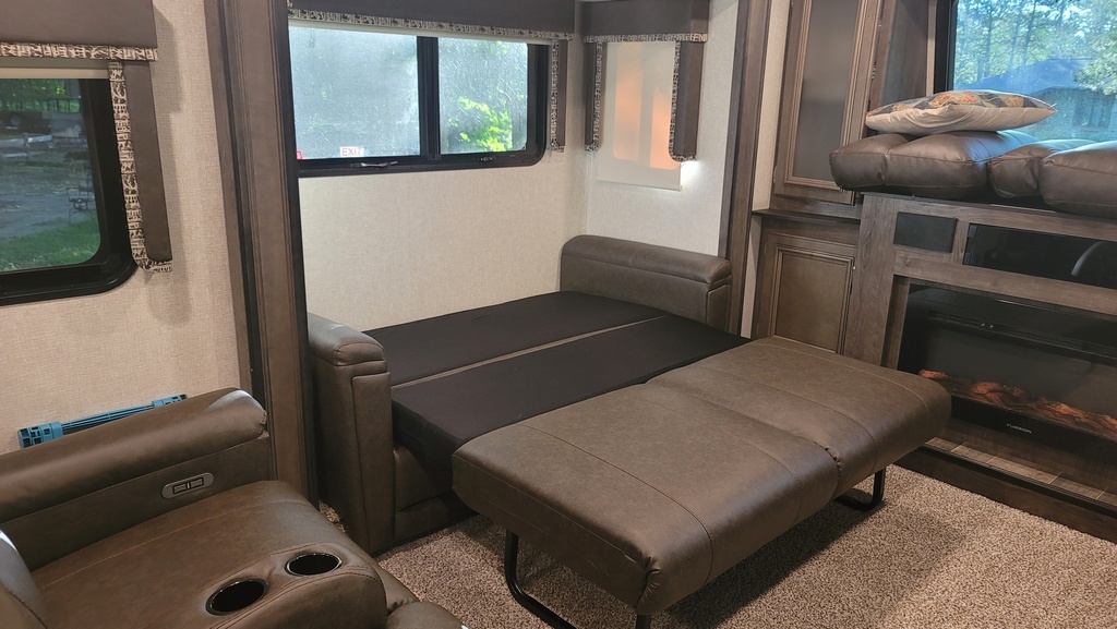 20220629_190053.jpg - 2019 Montana Fifth Wheel rental photo 6