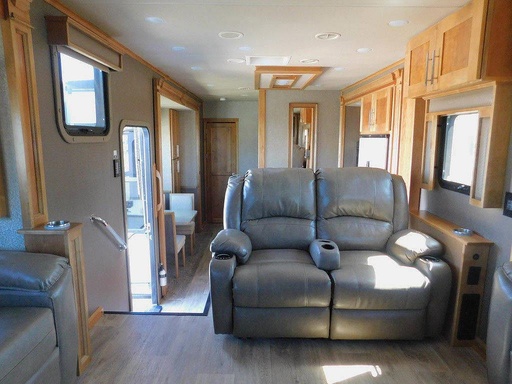 2018 Tiffin VanLeigh Vilano 375FL Fifth Wheel for rent in Oostburg, WI
