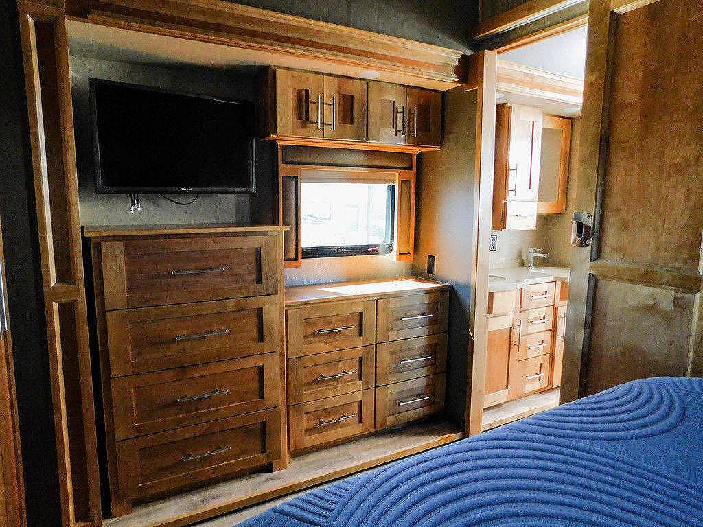 Vilano14 - Copy.jpg - 2018 Tiffin Fifth Wheel rental photo 7
