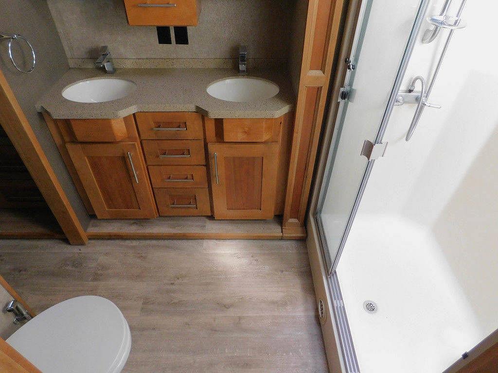 Vilano18.jpg - 2018 Tiffin Fifth Wheel rental photo 10