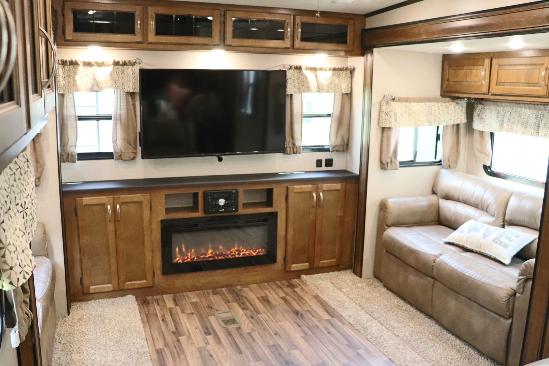 6699a41f0134b4416c2830e8.jpg - 2018 Coachmen Fifth Wheel rental photo 8