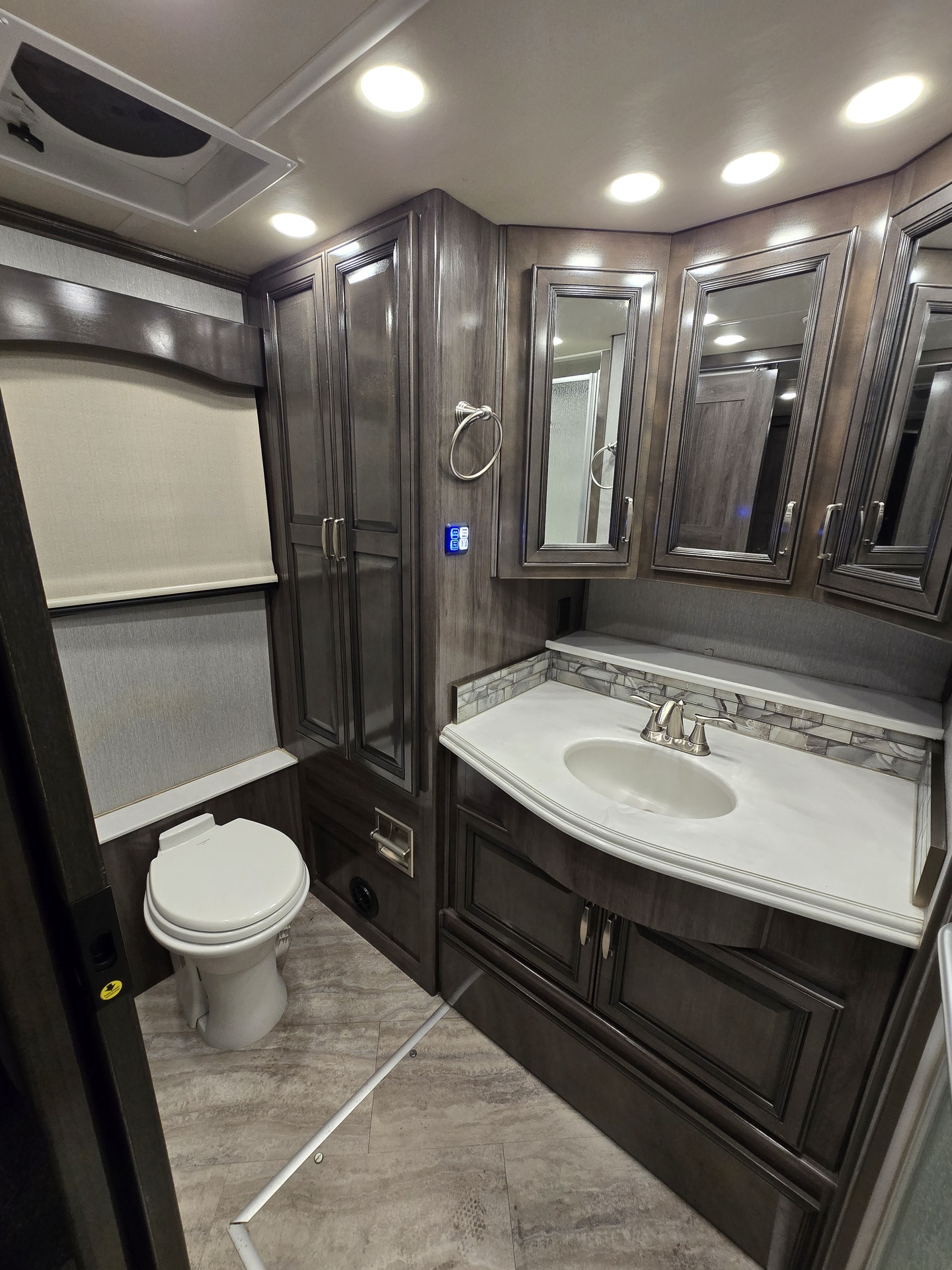 20250804_224536.jpg - 2020 Holiday Rambler Class A Motorhome rental photo 5