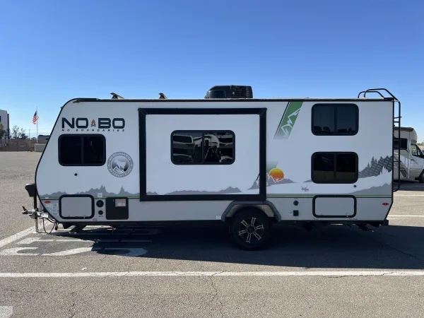 slideout.jpeg - 2022 No Boundaries Travel Trailer rental photo 2
