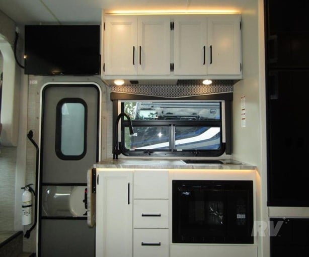 img (55).jpeg - 2019 Thor Motor Coach Class C Motorhome rental photo 4