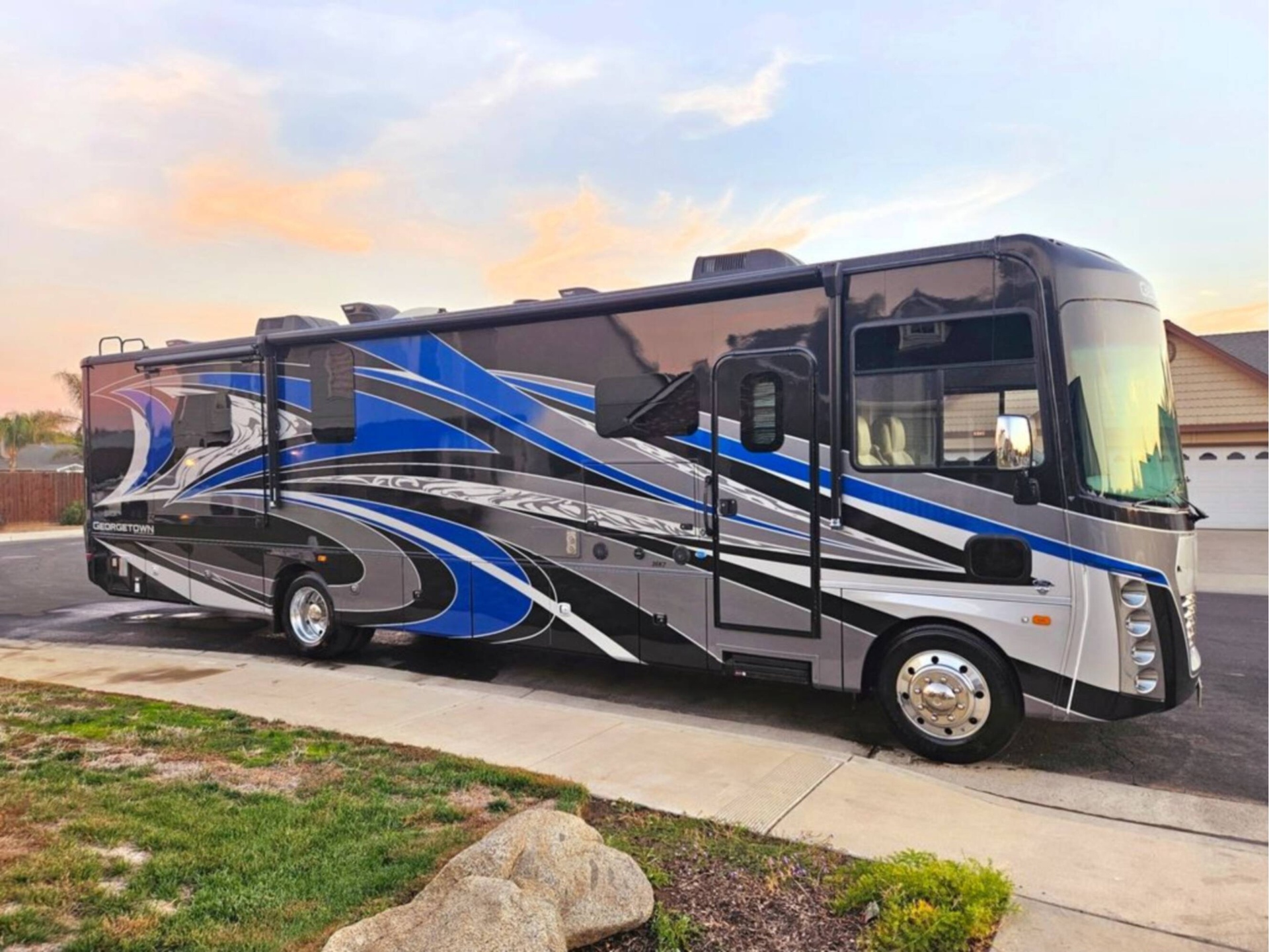 6972ad4d4d267717d90e83e3.jpg - 2020 Forest River Class A Motorhome rental photo 2