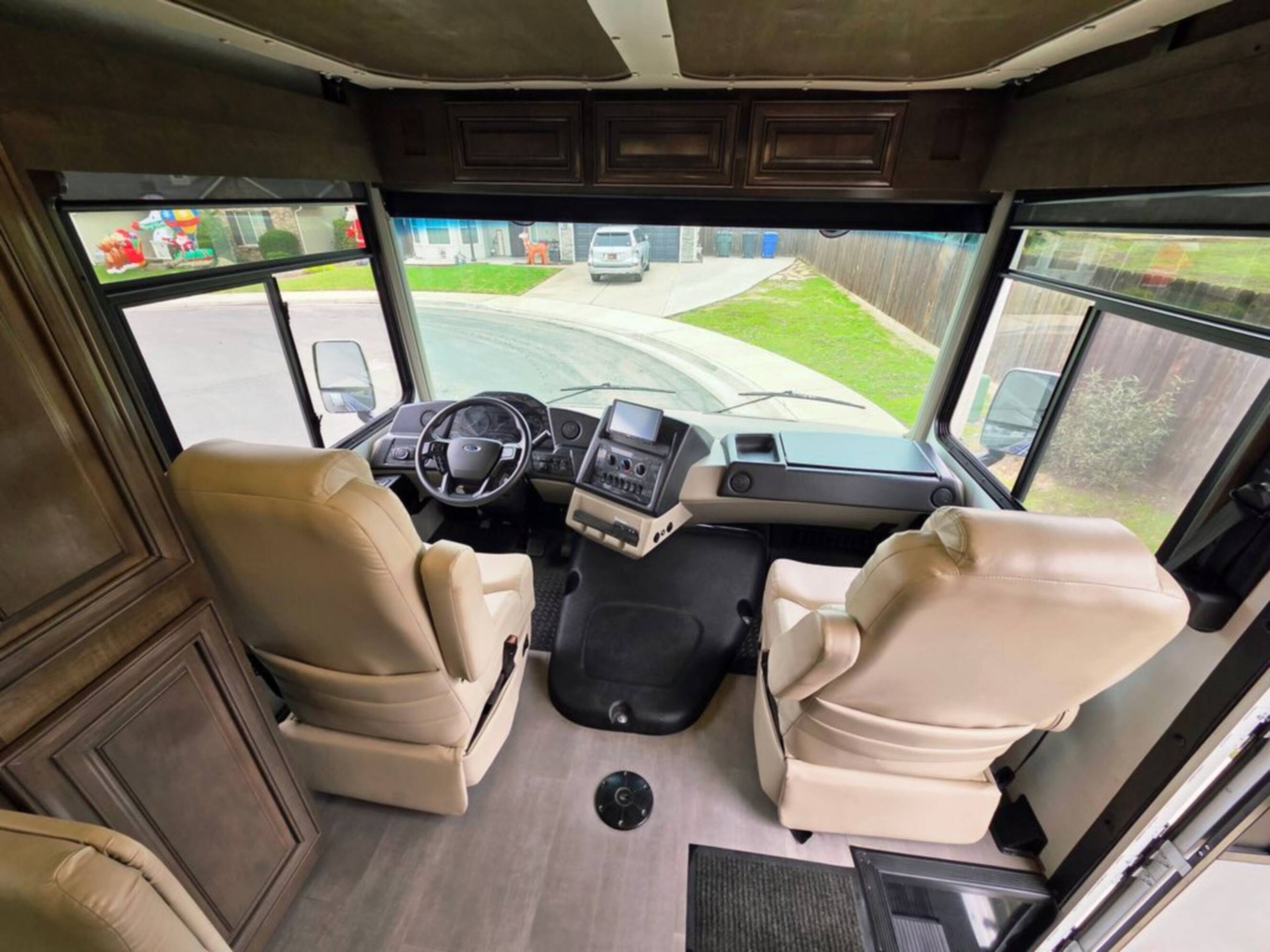 698fd83cdf507e172f014cfa.jpg - 2020 Forest River Class A Motorhome rental photo 3