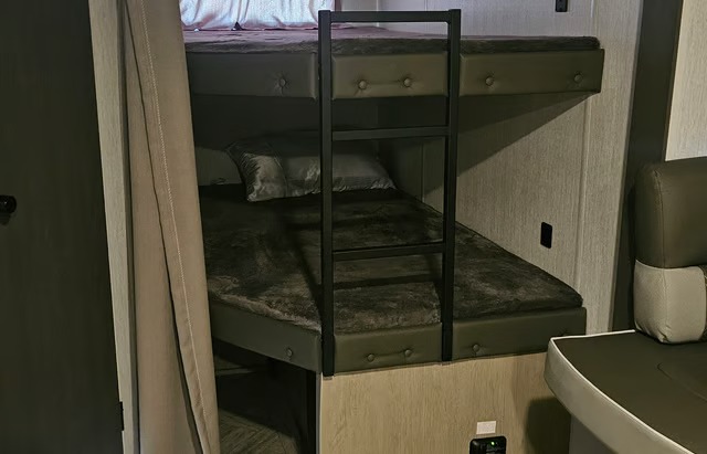 4.jpg - 2024 Salem Cruise Lite Travel Trailer rental photo 3