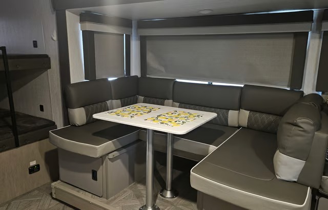 5.jpg - 2024 Salem Cruise Lite Travel Trailer rental photo 4