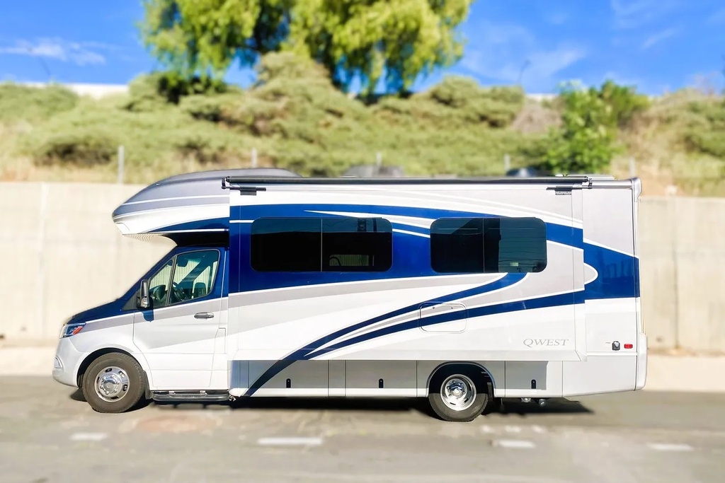 RV4.jpg - 2026 Merci Benz Class C Motorhome rental photo 3