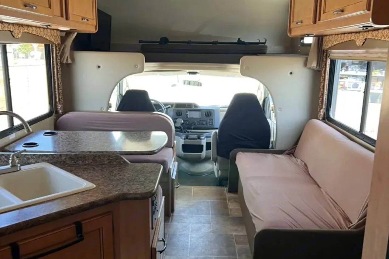 Second Car house 5.jpg - 2017 Lineage Class C Motorhome rental photo 5