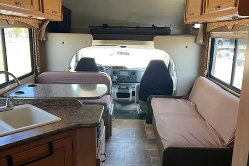 2017 Lineage 25FW Class C Motorhome for rent in San  Francisco, CA