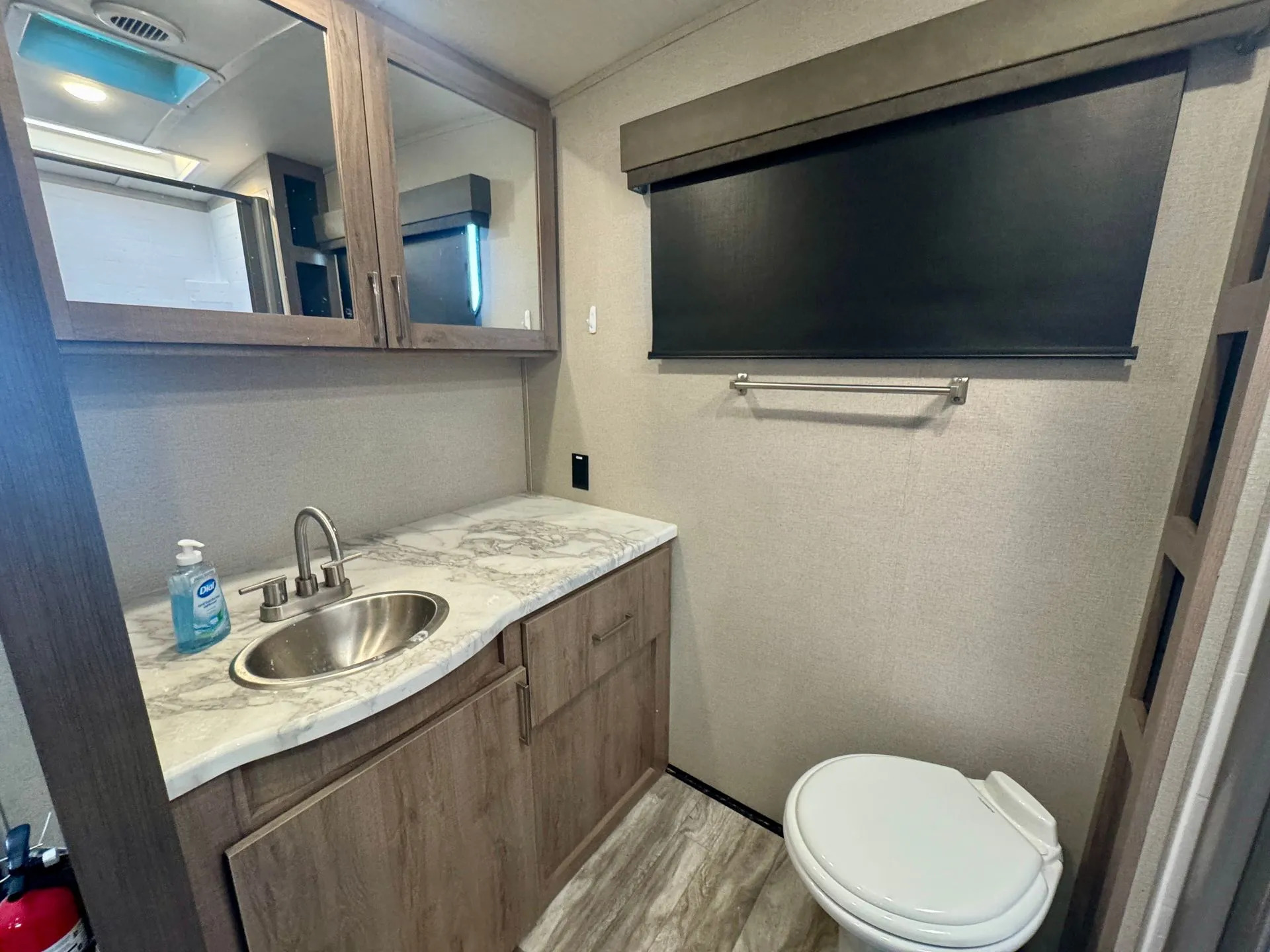 IMG_4081-1920w.jpg.jpeg - 2021 Grand Design Travel Trailer rental photo 7