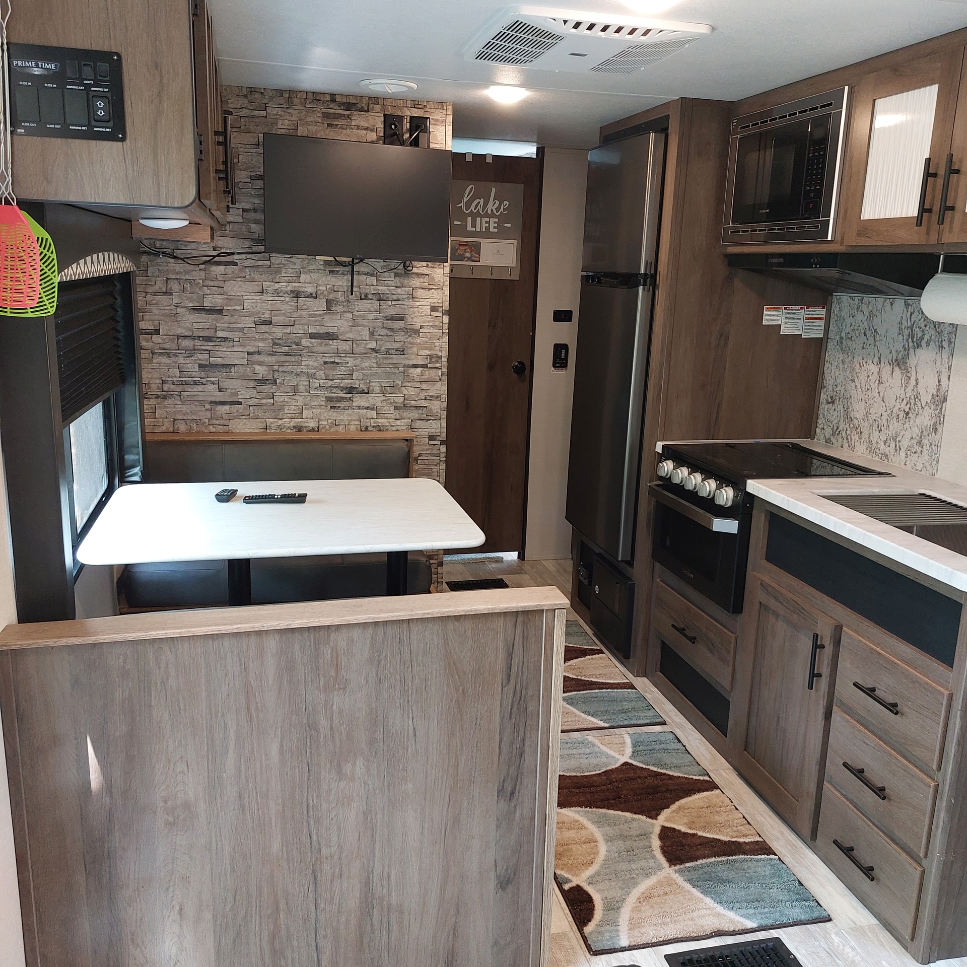 ff6182d4-55e9-4cce-b711-2a90ed378799-1_all_1936.jpg - 2021 Prime Time Travel Trailer rental photo 2