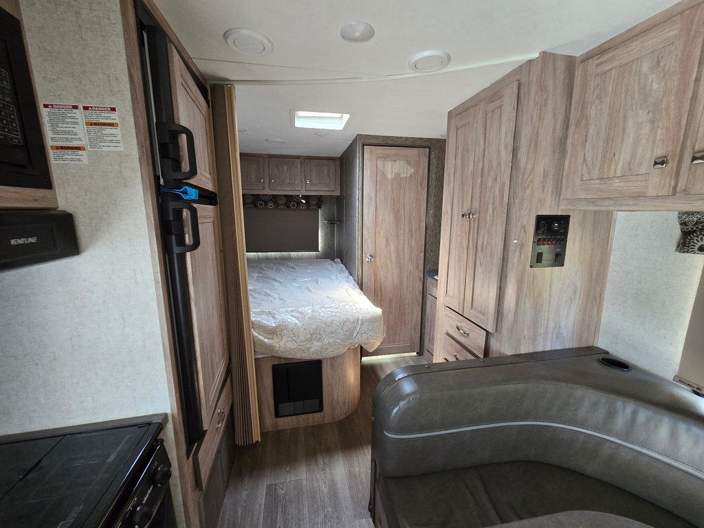 20158.jpeg - 2018 Forest River Class C Motorhome rental photo 3