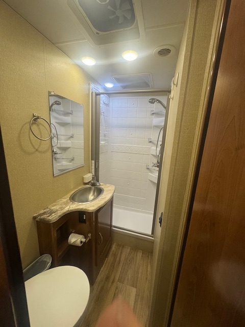 1000010574.jpg - 2018 Coachmen Class A Motorhome rental photo 7