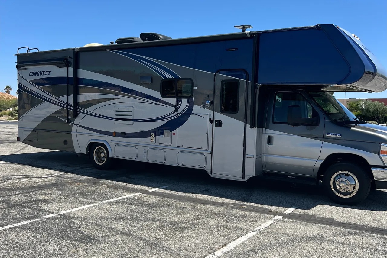 IMG-2.jpg - 2019 Lineage Class C Motorhome rental photo 2