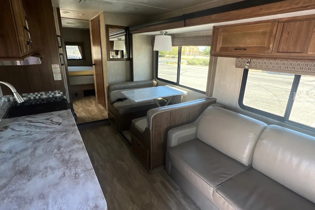IMG-7.jpg - 2019 Lineage Class C Motorhome rental photo 7