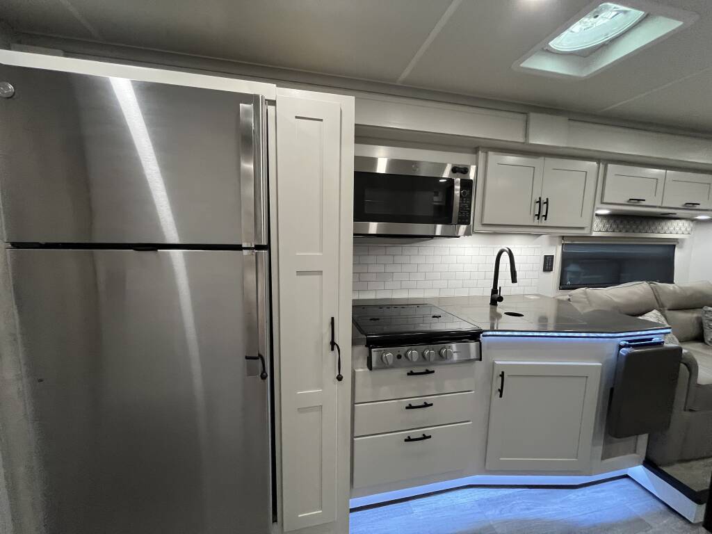 673270065f6e563738632873.jpg - 2023 Dynamax Corp Class C Motorhome rental photo 8