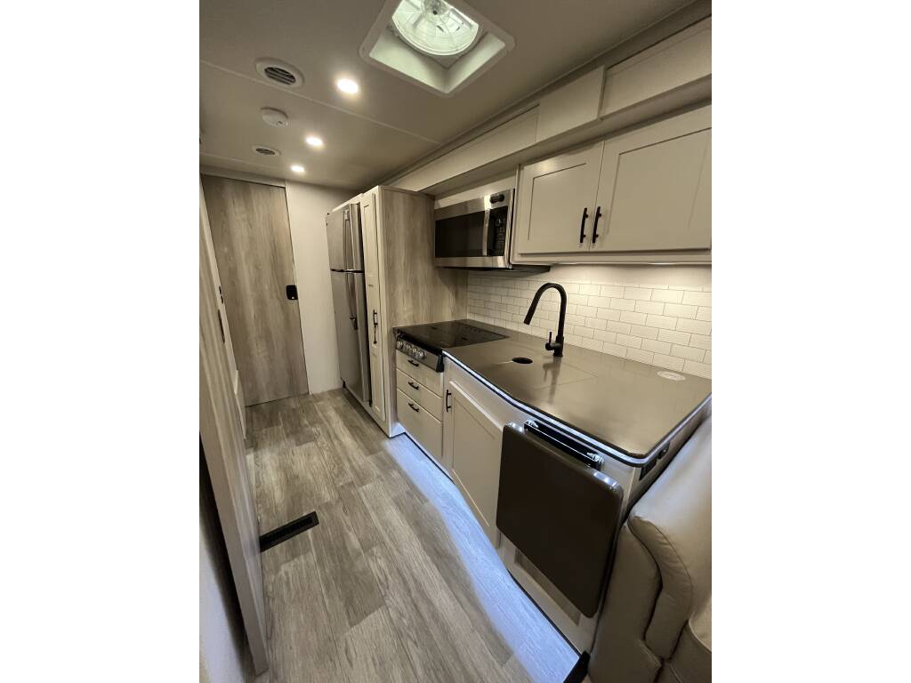 6732700614b0ba15682e0807.jpg - 2023 Dynamax Corp Class C Motorhome rental photo 9