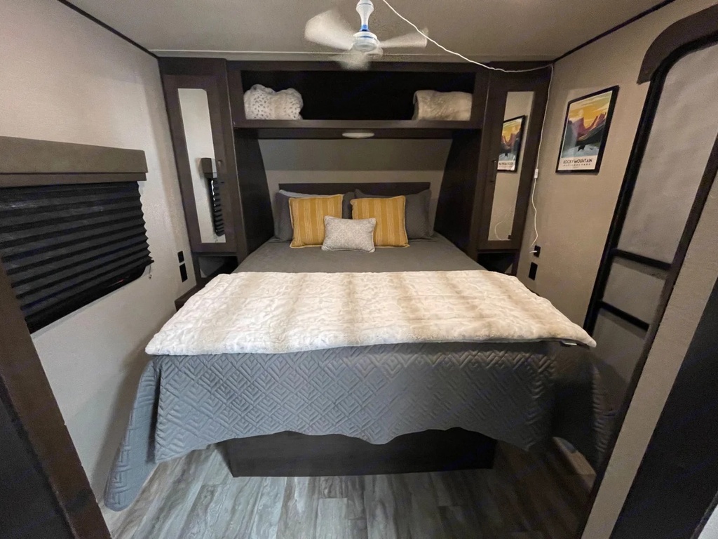 m2qnv0hkmuxs5ymyhq5d.jpg - 2022 Grand Design Travel Trailer rental photo 11