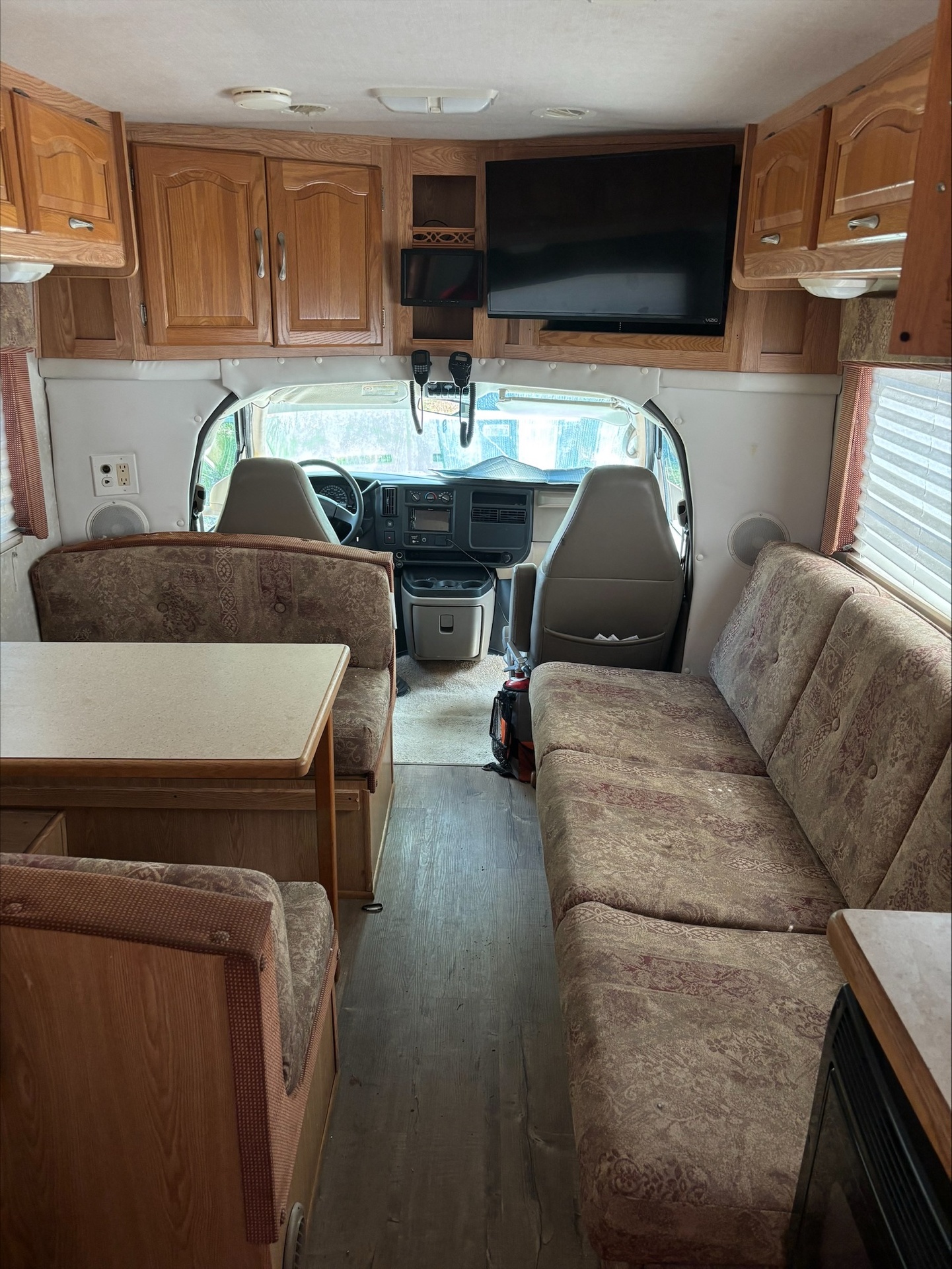 processed-5905FC7D-DBE0-4E0E-BDD2-081D597D1F67.jpeg - 2005 Forest River Class C Motorhome rental photo 3