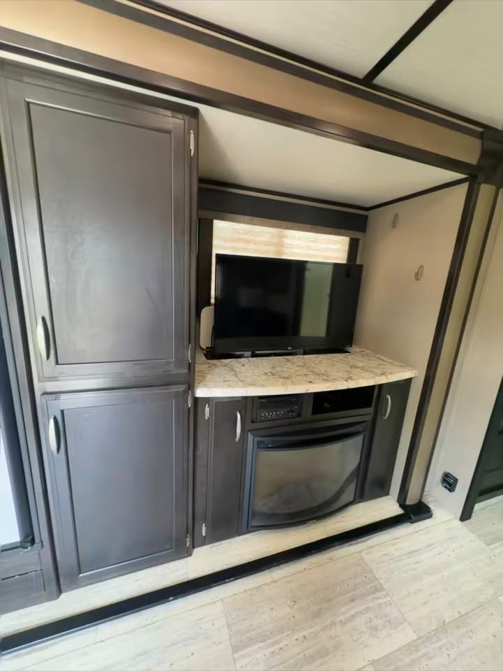 4902d5f7-5952-4bcd-8e84-9162b9eaffd0.jpeg - 2018 Imagine Travel Trailer rental photo 3