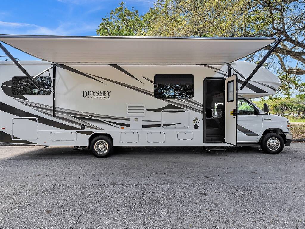 660eef0216a78a38226d5043.jpg - 2022 Entegra Coach Class C Motorhome rental photo 5