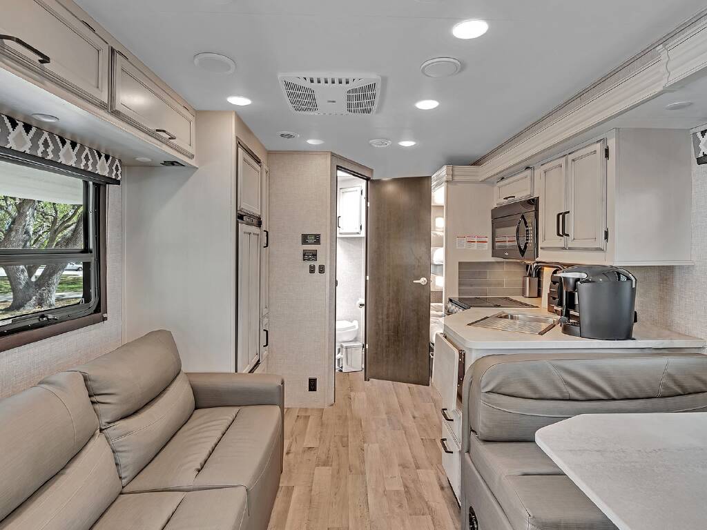 660ef03ea8adb67645285da6.jpg - 2022 Entegra Coach Class C Motorhome rental photo 6