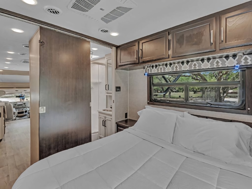 660ef05f3da6007a4d066741.jpg - 2022 Entegra Coach Class C Motorhome rental photo 7