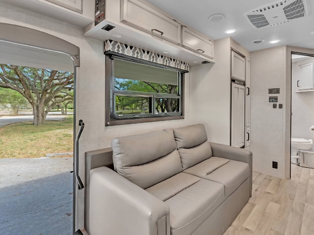 660ef043c03ca866c577d32e.jpg - 2022 Entegra Coach Class C Motorhome rental photo 9