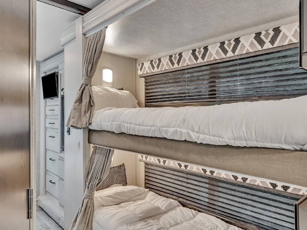 660ef04d271c95083b4d9ee9.jpg - 2022 Entegra Coach Class C Motorhome rental photo 19