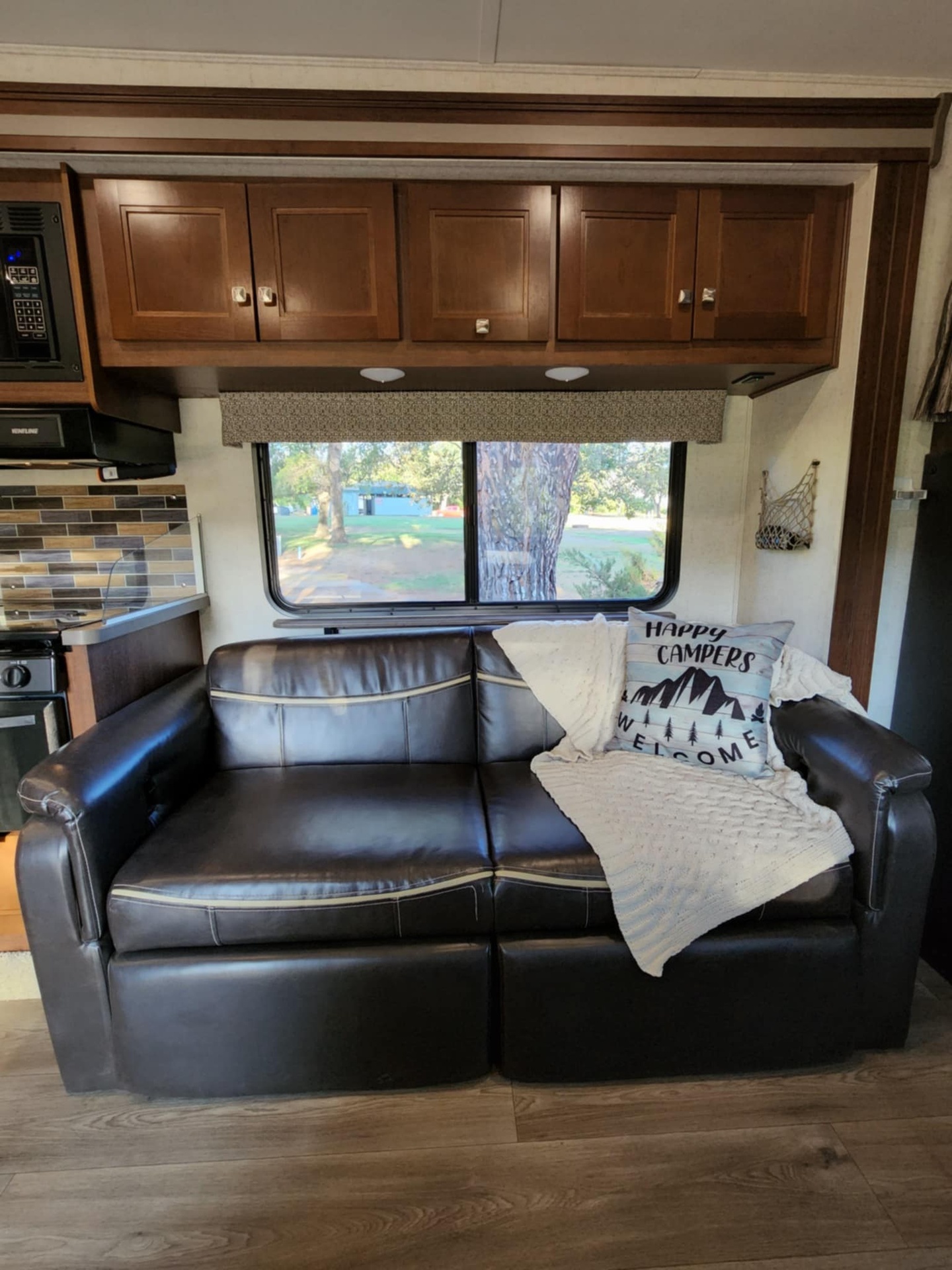 1000006831.jpg - 2018 Forest River Class C Motorhome rental photo 3