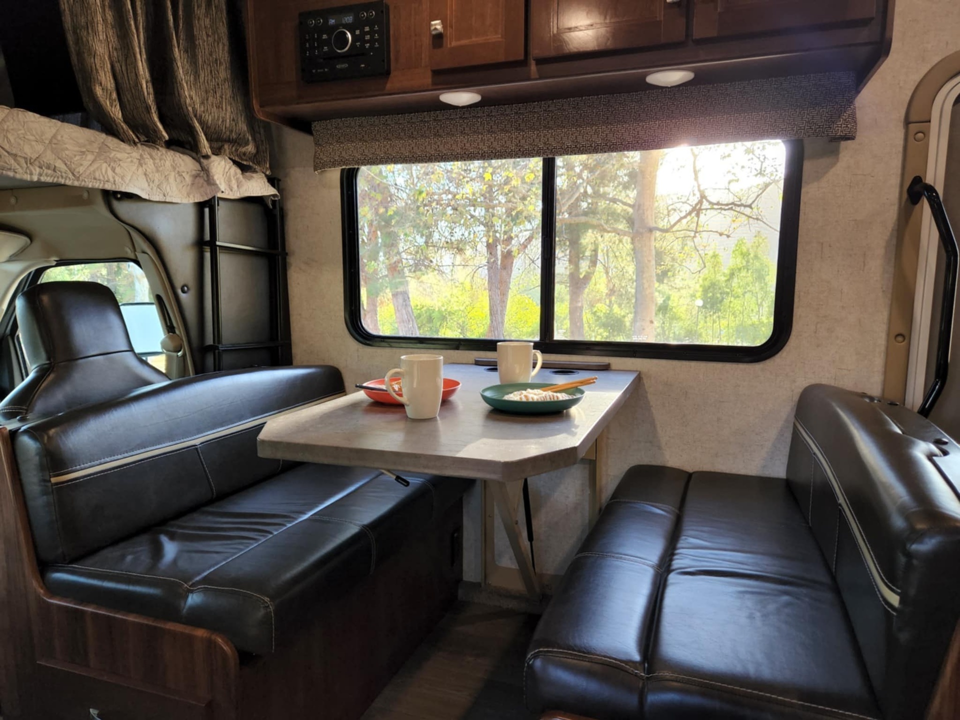 1000006830.jpg - 2018 Forest River Class C Motorhome rental photo 4