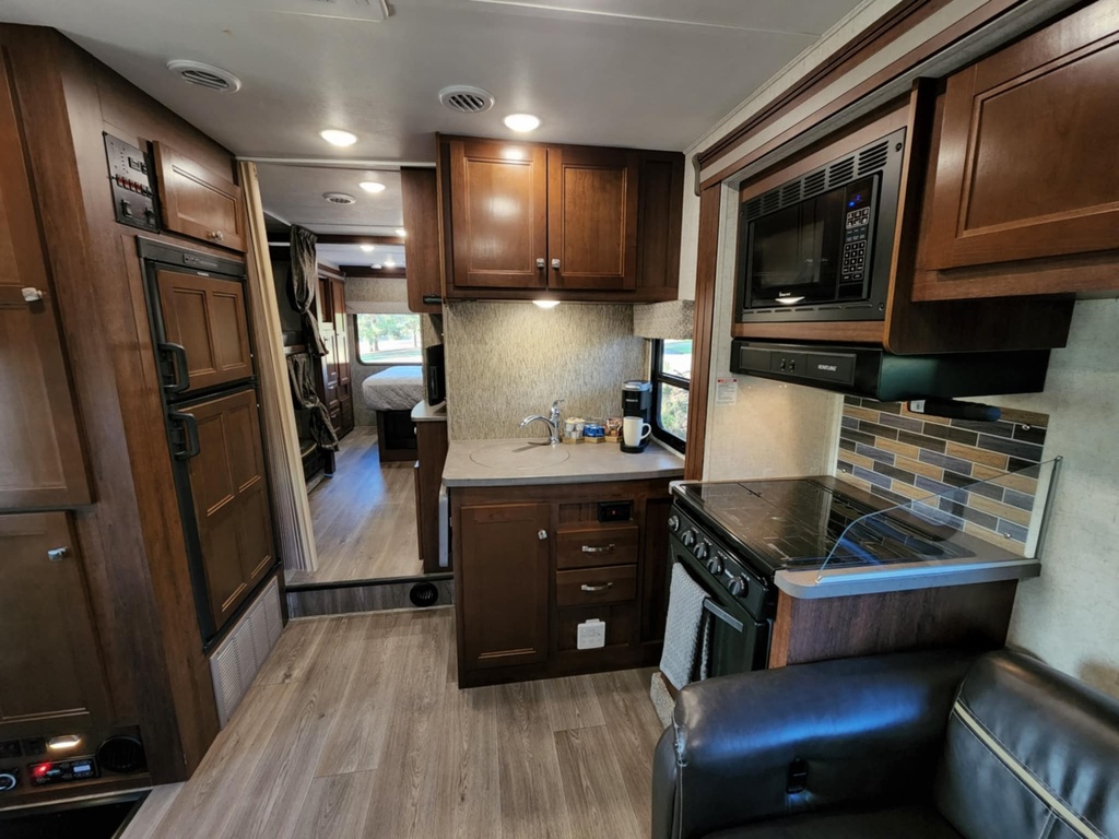 1000006839.jpg - 2018 Forest River Class C Motorhome rental photo 6