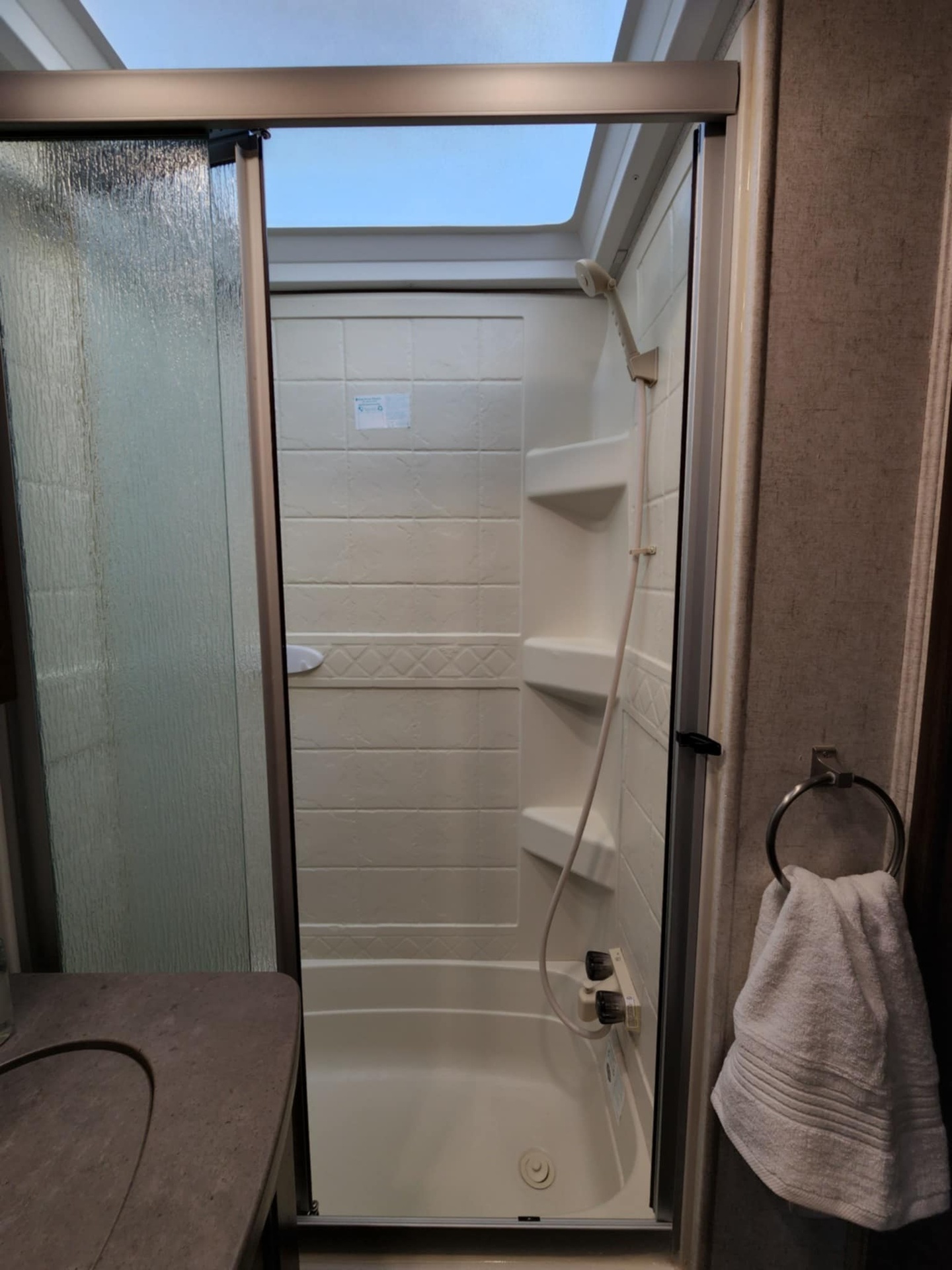 1000006837.jpg - 2018 Forest River Class C Motorhome rental photo 9