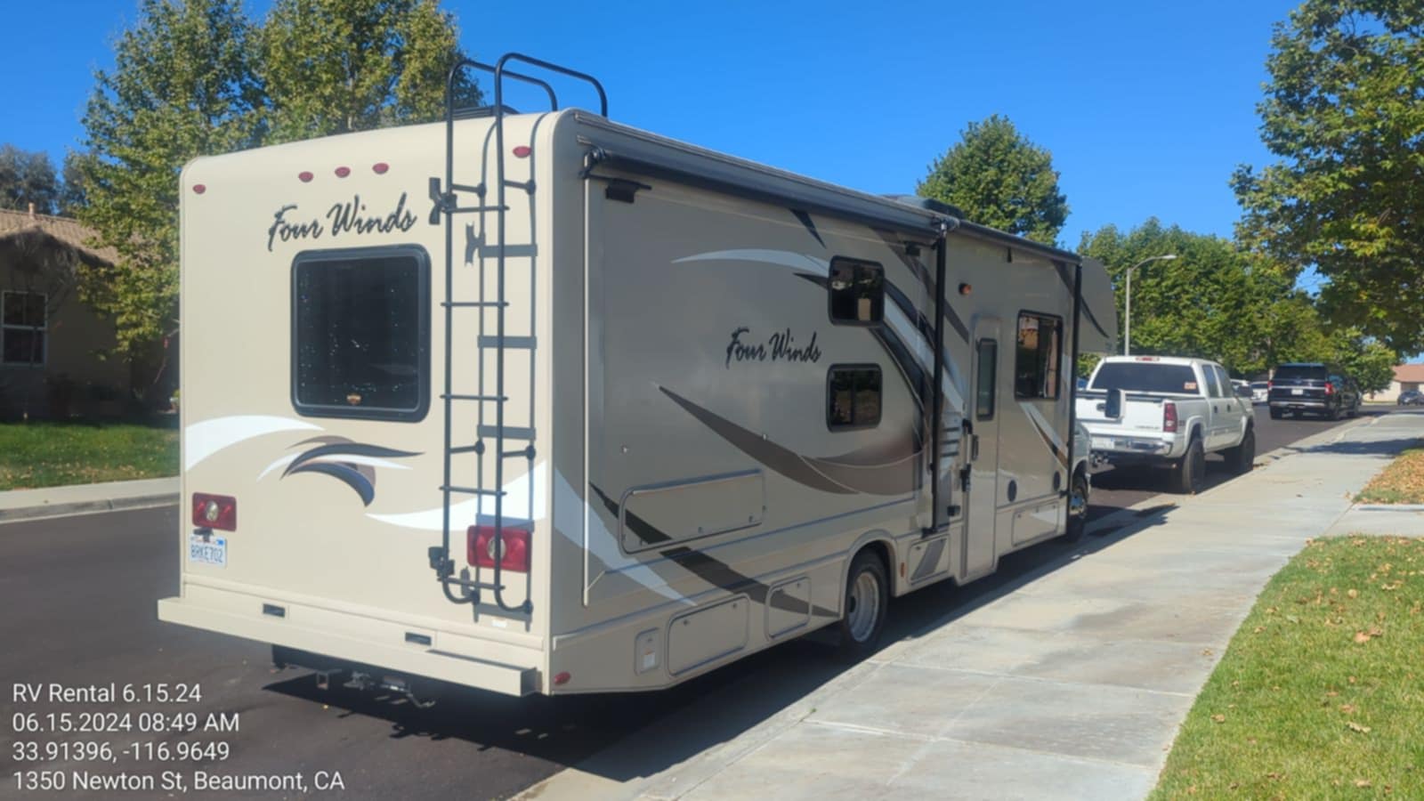 Four Winds Back outside.jpg - 2018 Fourwinds Class C Motorhome rental photo 2