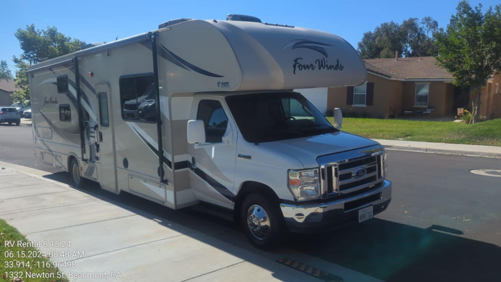 Four Winds Front passenger outside.jpg - 2018 Fourwinds Class C Motorhome rental photo 6