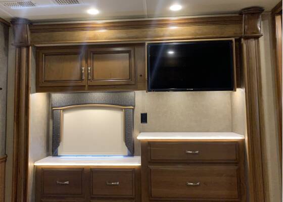 IMG_8946.jpeg - 2017 Entegra Coach Class A Motorhome rental photo 6
