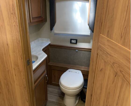 IMG_8949.jpeg - 2017 Entegra Coach Class A Motorhome rental photo 7
