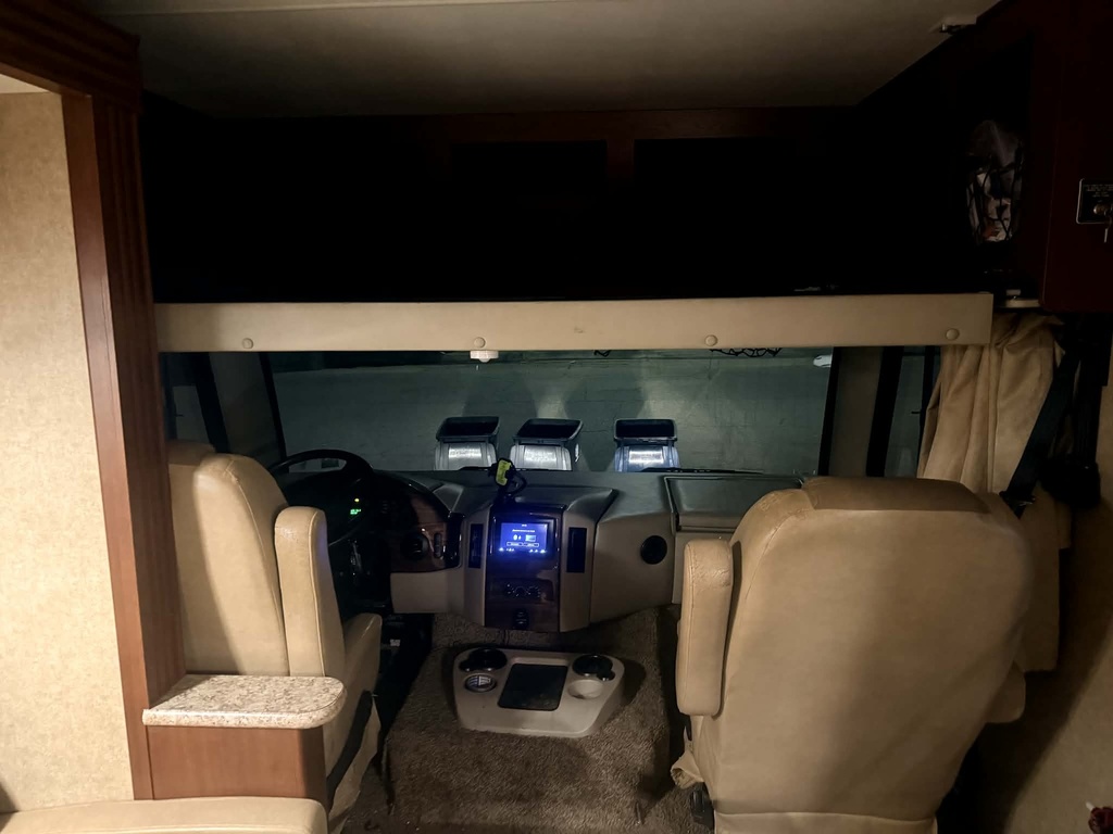 b1454045-7086-458f-ab0a-0d4d81005860.jpg - 2015 Thor Class A Motorhome rental photo 3