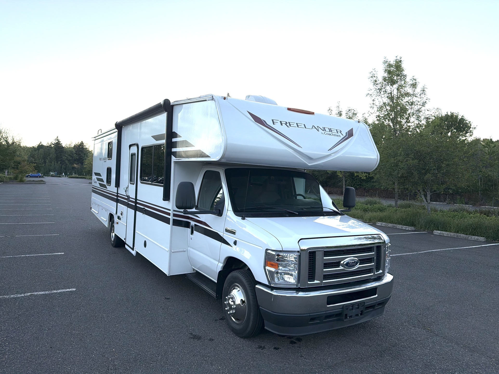 80534770478__F159A55A-1A24-402F-B088-53D9B55BB006 copy.jpg - 2022 Coachmen Class C Motorhome rental photo 2