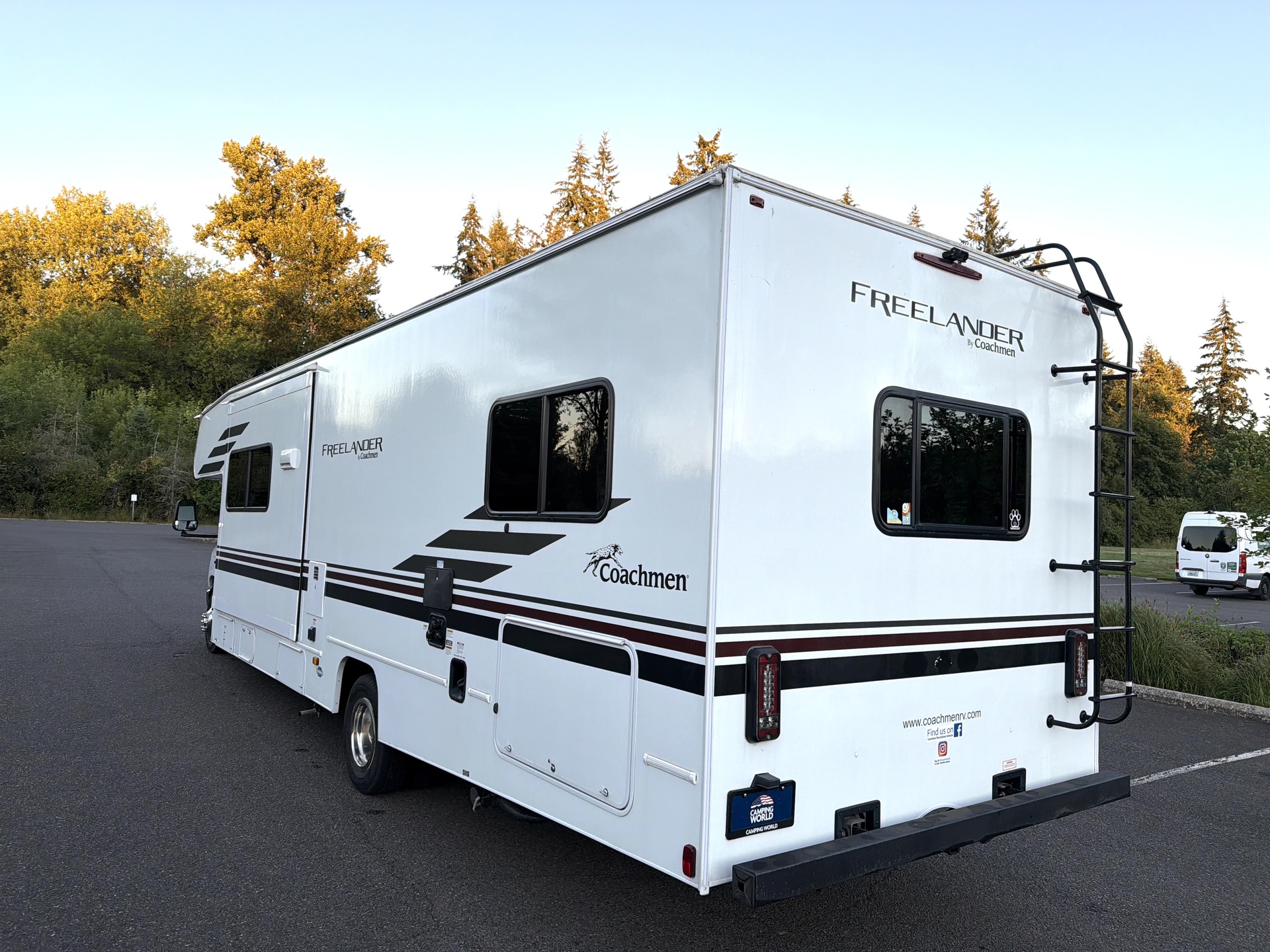 80534773142__5789EC12-C0B7-47F5-8F2F-0B314DA6C78B copy.jpg - 2022 Coachmen Class C Motorhome rental photo 3