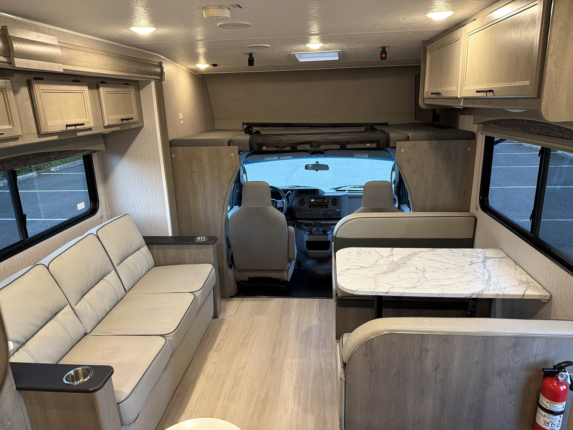 80534805718__FE2343A7-CD81-4E7E-98FD-6DBCE909FDF6.HEIC.jpg - 2022 Coachmen Class C Motorhome rental photo 4