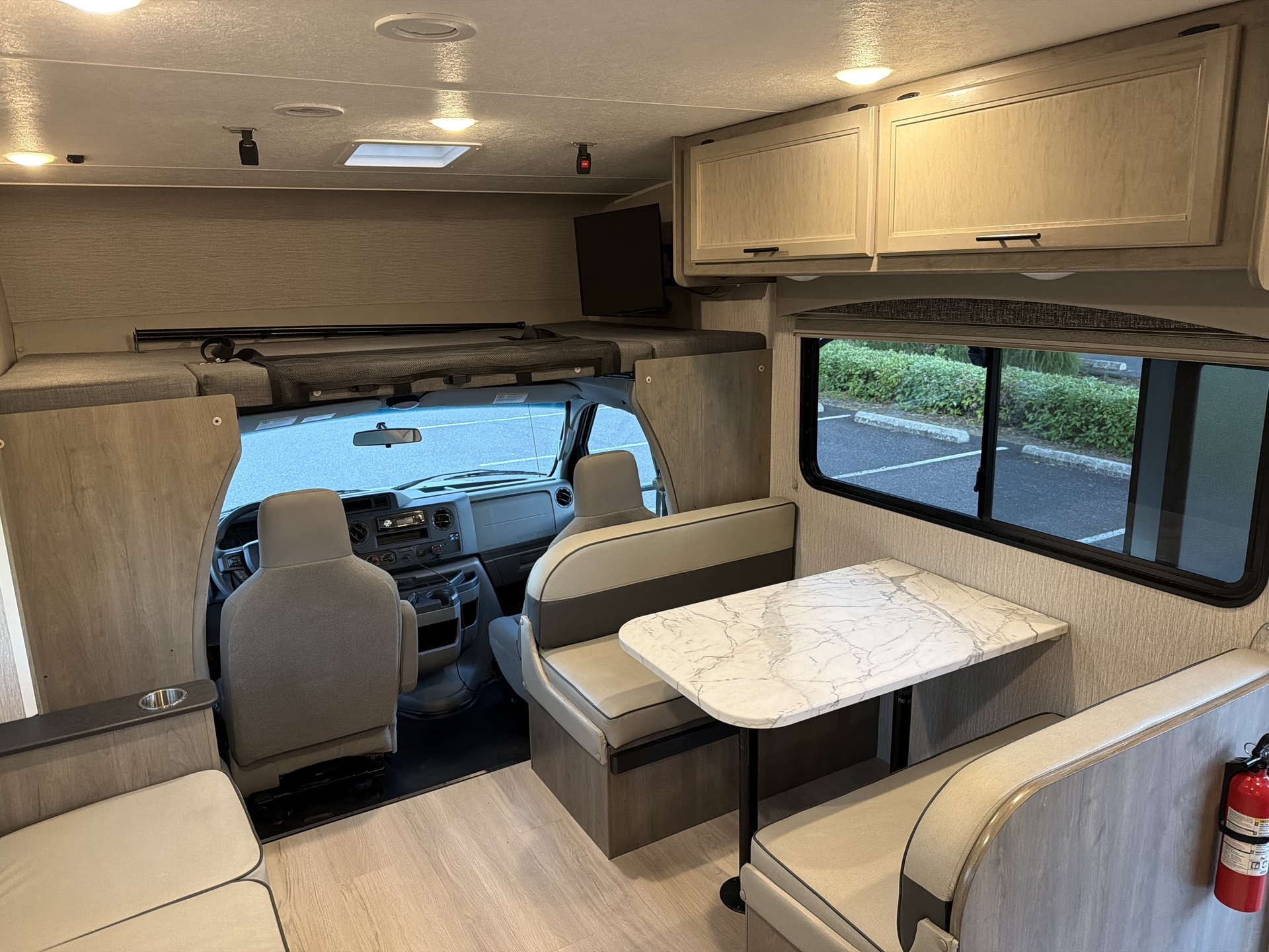 80534809861__33F9615E-5339-4AE7-A146-C890ADB9C70E.HEIC.jpg - 2022 Coachmen Class C Motorhome rental photo 6