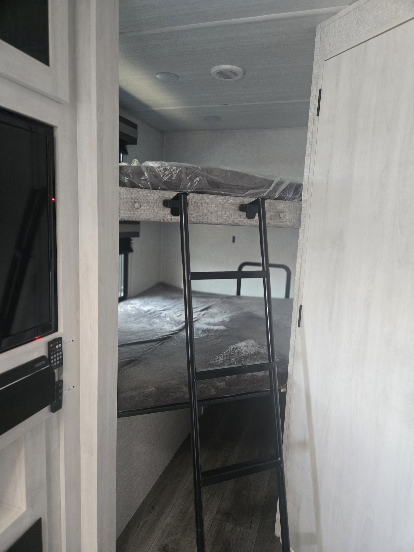 18889.jpg - 2025 EAST to WEST Travel Trailer rental photo 13