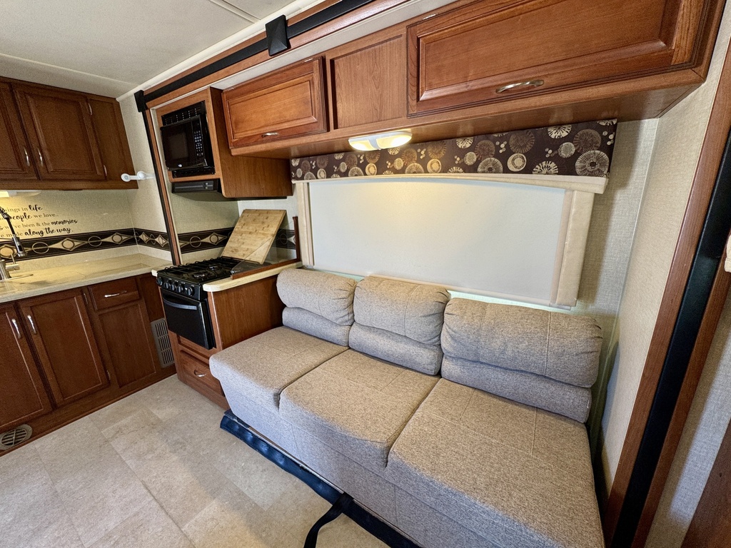 IMG_8234.jpg - 2015 Winnebago Class C Motorhome rental photo 2