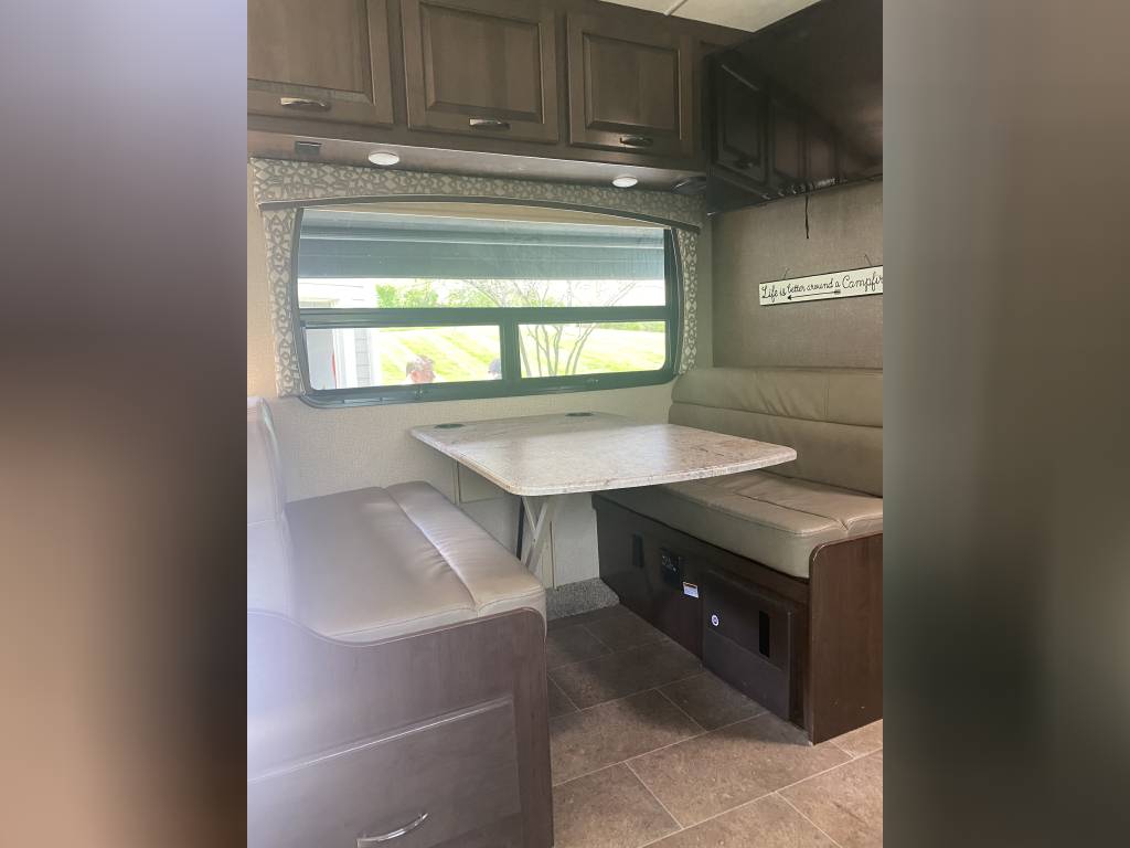 643c7ec65138032c5b5bfdfa.jpg - 2018 Thor Motor Coach Class C Motorhome rental photo 8