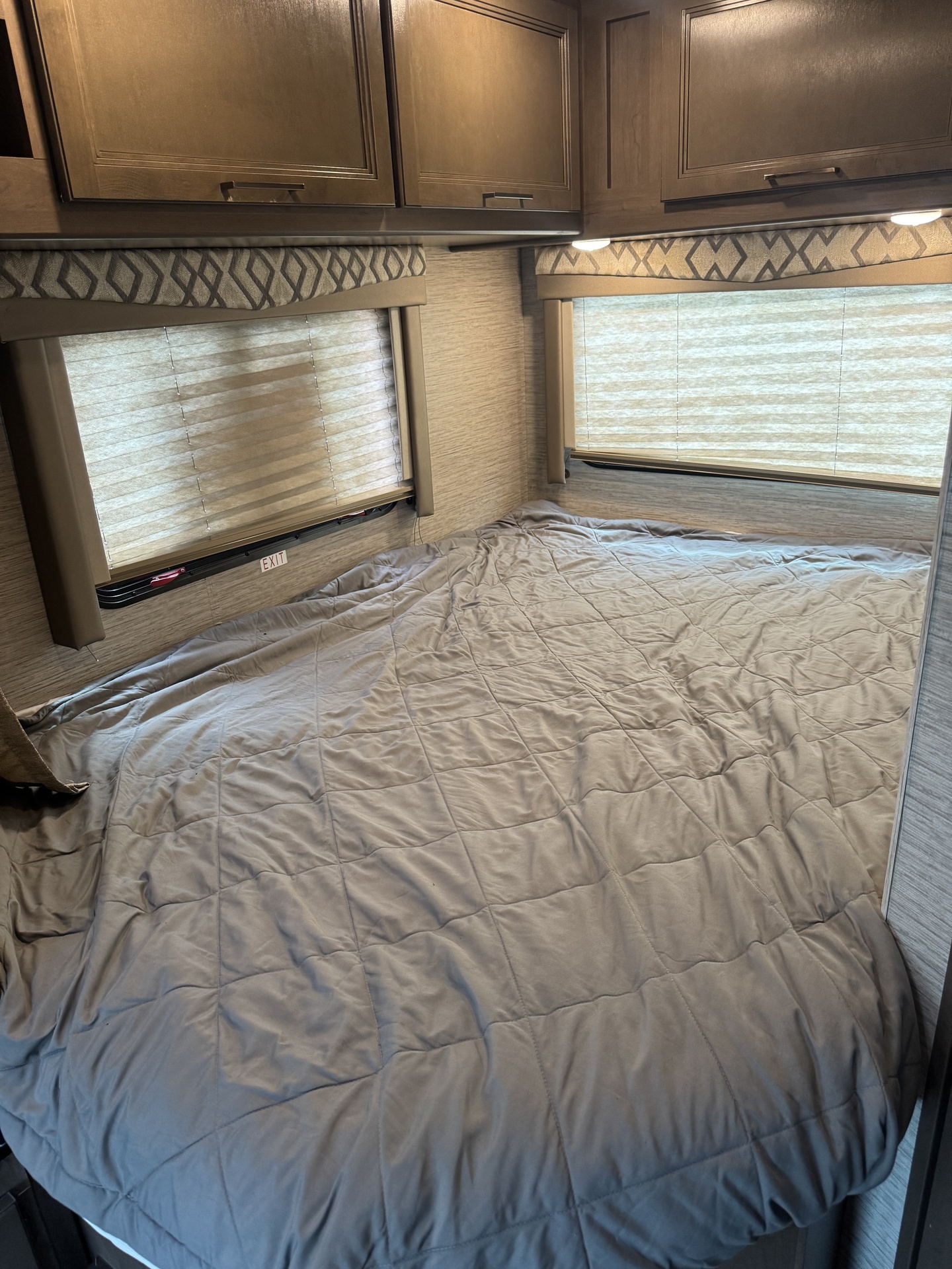IMG_1760.jpeg - 2021 Thor Four Winds Class C Motorhome rental photo 16