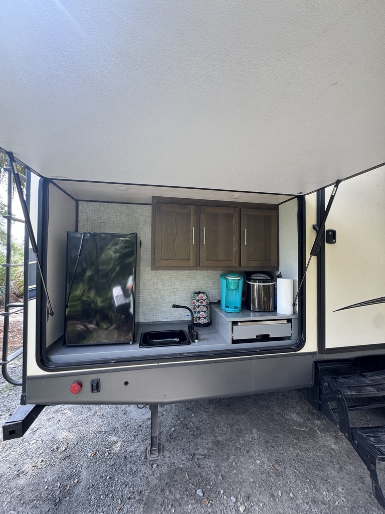 IMG_0852.jpeg - 2020 Happening Travel Trailer rental photo 11